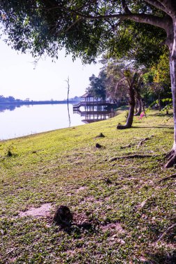 Tayland 'ın Chiangmai ilindeki Huay Tueng Tao gölünün manzara manzarası.