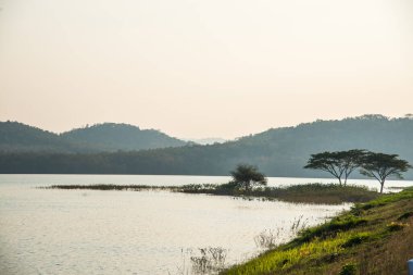 Mae Tam rezervuarının manzara görüntüsü, Tayland.