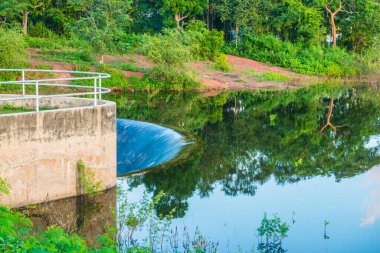 Mae Tam rezervuarının manzara görüntüsü, Tayland.