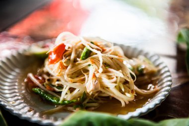 Papaya salatası veya Som Tum, Tayland.