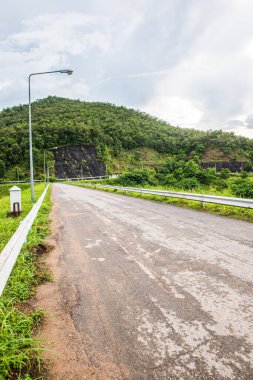 Mae Kuang Udom Thara Barajı Yolu, Tayland.