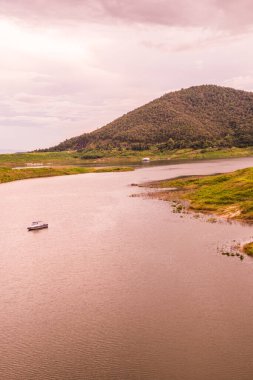 Mae Kuang Udom Thara barajının manzara manzarası, Tayland.