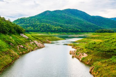 Mae Kuang Udom Thara barajının manzara manzarası, Tayland.