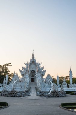 Tayland 'ın Chiang Rai bölgesindeki Rong Khun tapınağı..