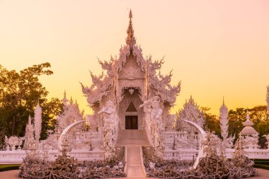 Tayland 'ın Chiang Rai bölgesindeki Rong Khun tapınağı..