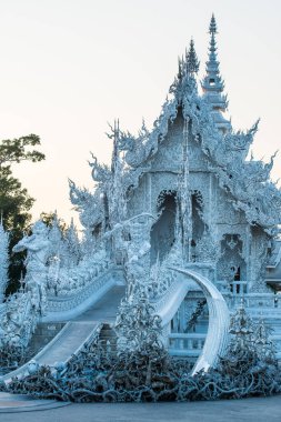 Tayland 'ın Chiang Rai bölgesindeki Rong Khun tapınağı..