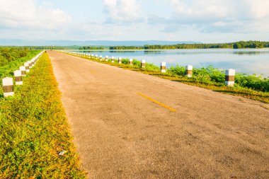 Mae Tam rezervuarının manzara görüntüsü, Tayland.