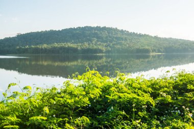 Mae Tam rezervuarının manzara görüntüsü, Tayland.
