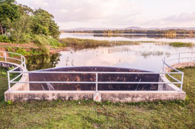 Mae Tam rezervuarının manzara görüntüsü, Tayland.