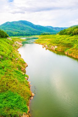 Mae Kuang Udom Thara barajının manzara manzarası, Tayland.