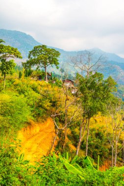 Tayland Phulangka Ulusal Parkı 'nda Dağ Manzaralı Küçük Ev.