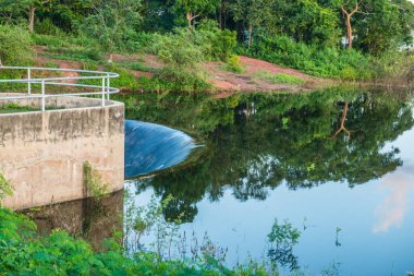 Mae Tam rezervuarının manzara görüntüsü, Tayland.