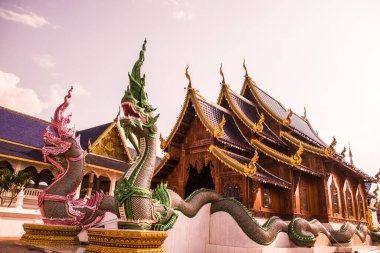 Tayland 'daki Ban Den Tapınağı' nda güzel bir Tayland tarzı kilise..