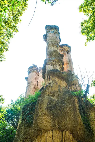 Tayland 'da Mae Wong Milli Parkı' nda Pha Chau..