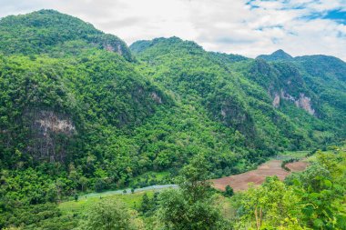 Tayland 'ın Chiangmai bölgesindeki dağ manzarası..