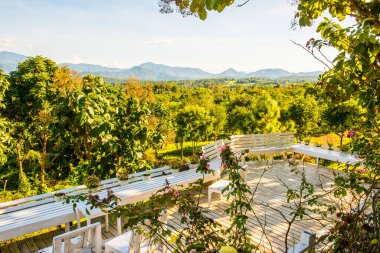 Doğal manzaralı beyaz bank, Tayland.