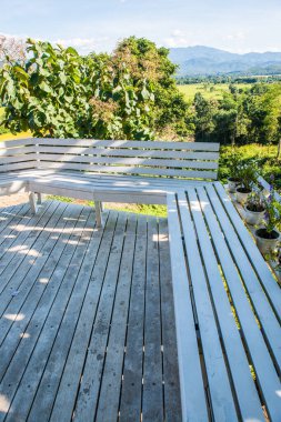 Doğal manzaralı beyaz bank, Tayland.