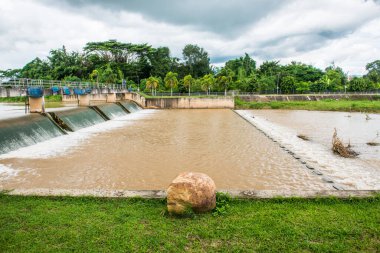 Weir, Tayland 'ın Lampang bölgesinde..