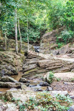 Mork Fa şelalesinin manzarası, Tayland.