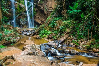 Tayland 'ın Chiangmai ilinde Mork Fa şelalesi.