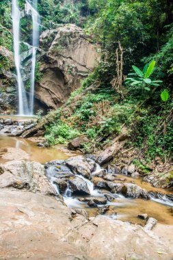 Tayland 'ın Chiangmai ilinde Mork Fa şelalesi.