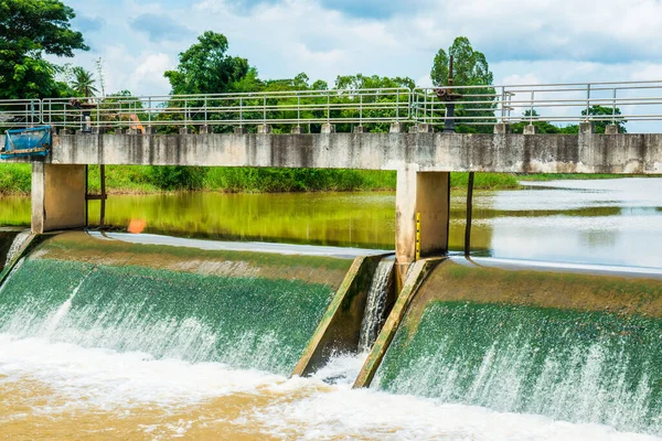 Weir, Tayland 'ın Lampang bölgesinde..