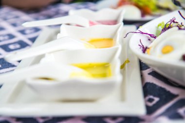 Tayland 'da beyaz kasede salata sosu..