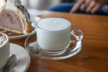 Bir fincan sıcak süt, Tayland.