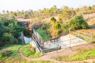 Mae Tam rezervuarının beton sızıntısı, Tayland.