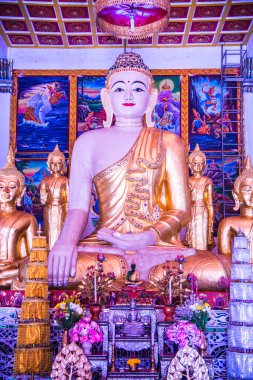 Hua Wiang Tai tapınağındaki güzel beyaz Buda, Tayland.