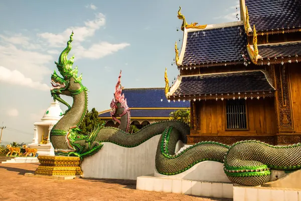 Tayland 'daki Ban Den Tapınağı' nda güzel bir Tayland tarzı kilise..