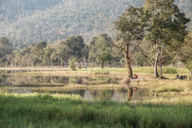 Tayland 'ın Chiangmai ilindeki Huay Tueng Tao gölünün manzara manzarası.