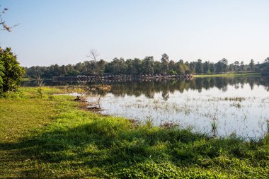 Tayland 'ın Chiangmai ilindeki Huay Tueng Tao gölünün manzara manzarası.