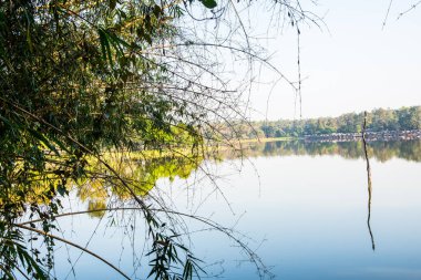 Tayland 'ın Chiangmai ilindeki Huay Tueng Tao gölünün manzara manzarası.