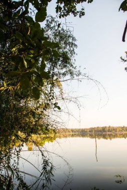 Tayland 'ın Chiangmai ilindeki Huay Tueng Tao gölünün manzara manzarası.