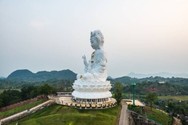 Güzel Guan Yin heykeli Huay Pla Kang tapınağında, Tayland.
