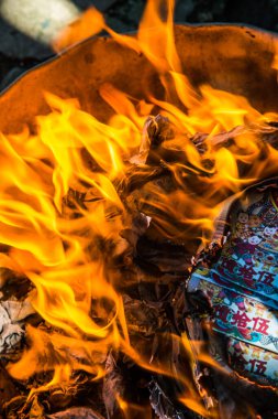Tayland 'da Çin Yeni Yıl Festivali' nde Joss kağıtlarını yak.