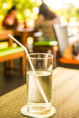 Thailand 'da su dolu bir bardak..