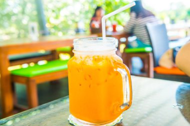 Modern Cam, Tayland 'da Buzlu Süt Çayı.