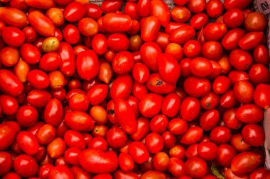 Kırmızı domateslerin arka planı, Tayland.