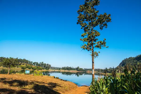 Tayland 'ın Chiangmai eyaletinde göl manzarası.