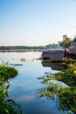 Tayland 'ın Chiangmai ilindeki Huay Tueng Tao gölünün manzara manzarası.
