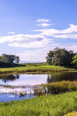 Mae Puem rezervuarının manzara görüntüsü, Tayland.