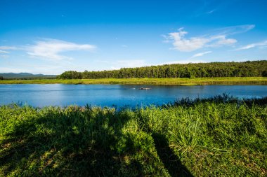 Mae Puem rezervuarının manzara görüntüsü, Tayland.