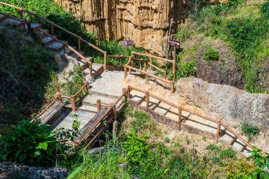 Pha Chau içinde yürüyüş yolu. Tayland 'da turistik bir yer..