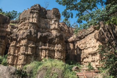 Tayland 'da Mae Wong Milli Parkı' nda Pha Chau..