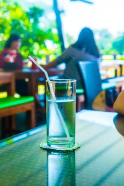 Thailand 'da su dolu bir bardak..