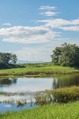 Mae Puem rezervuarının manzara görüntüsü, Tayland.