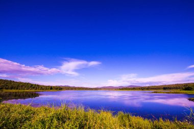 Mae Puem rezervuarının manzara görüntüsü, Tayland.