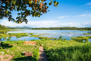 Mae Puem rezervuarının manzara görüntüsü, Tayland.